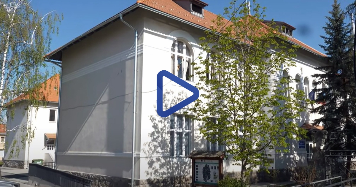 A csíkdánfalvi Petőfi Sándor Szakközépiskola diákjai használhatják az új játszóteret